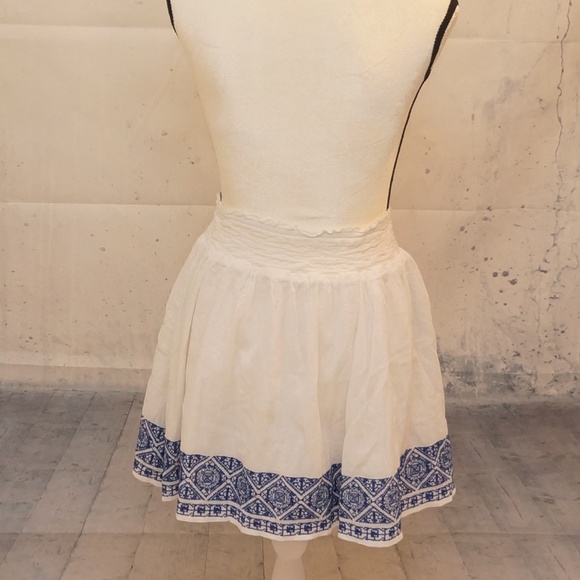 White and blue skirt - Picture 4 of 5